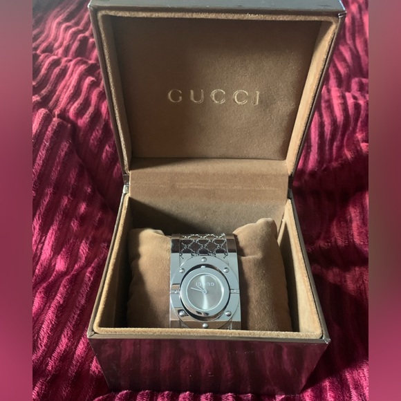 Authentic Gucci Watch/Bracelet - Picture 3 of 4